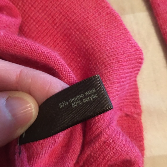 The Limited Lightweight Merino Wool blend Pink V-neck Sweater size S - Picture 3 of 5